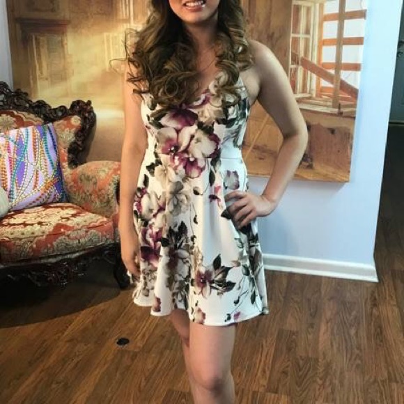 Floral dress - Picture 3 of 3